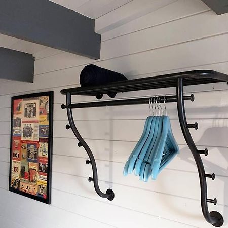 Cosy, Self-Contained Garden Room In City Centre! 헤리퍼드 외부 사진