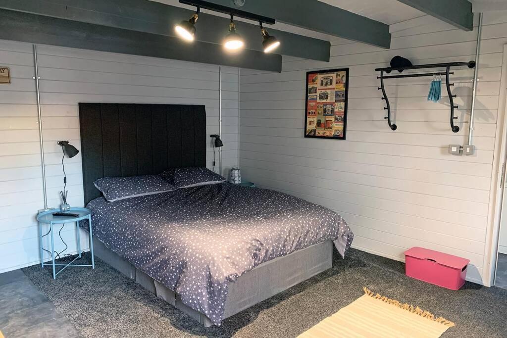 Cosy, Self-Contained Garden Room In City Centre! 헤리퍼드 외부 사진