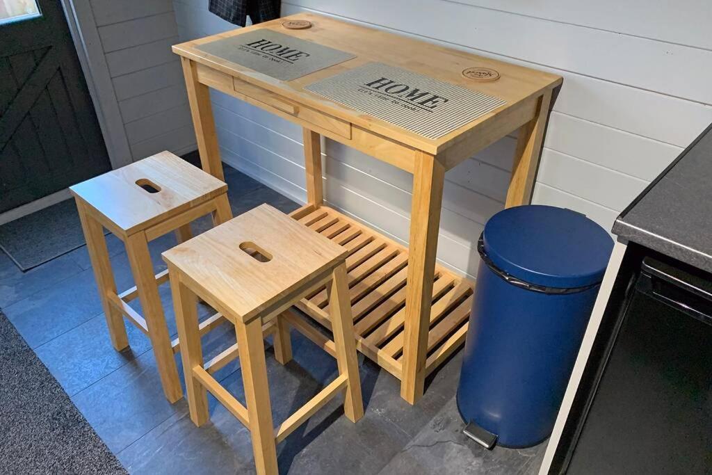 Cosy, Self-Contained Garden Room In City Centre! 헤리퍼드 외부 사진