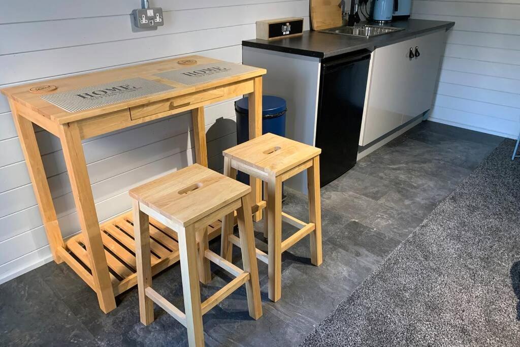 Cosy, Self-Contained Garden Room In City Centre! 헤리퍼드 외부 사진